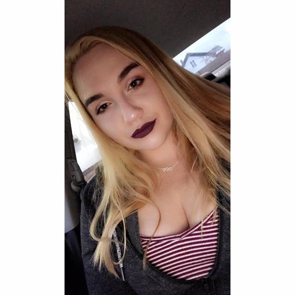 Meet your Posher, Hannah - Picture 1 of 1
